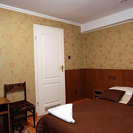 La-musica Hotel 2*